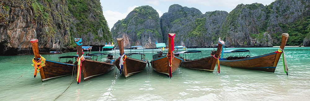 barcas en phi phi Qué hacer en Tailandia - relájate en Phi Phi